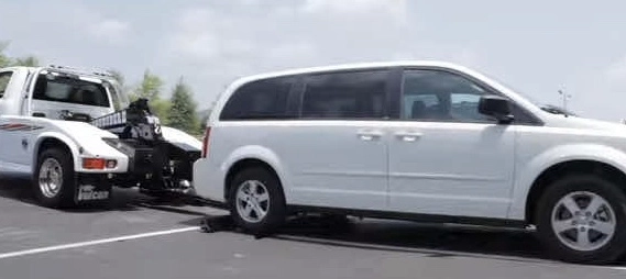 wheel lift tow truck